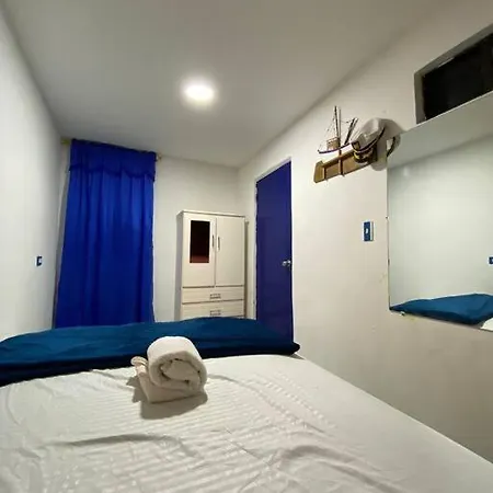 Cozy 5 Bedroom, 6 Bathroom *