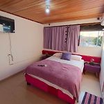 Cozy 5 Bedroom, 6 Bathroom Apartment