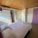 Cozy 5 Bedroom, 6 Bathroom Apartment
