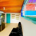 Cozy 5 Bedroom, 6 Bathroom Apartment