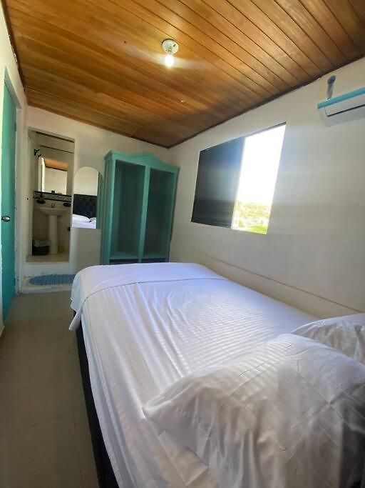 Cozy 5 Bedroom, 6 Bathroom *