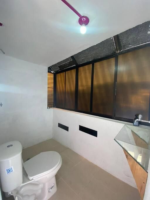 Cozy 5 Bedroom, 6 Bathroom Apartamento