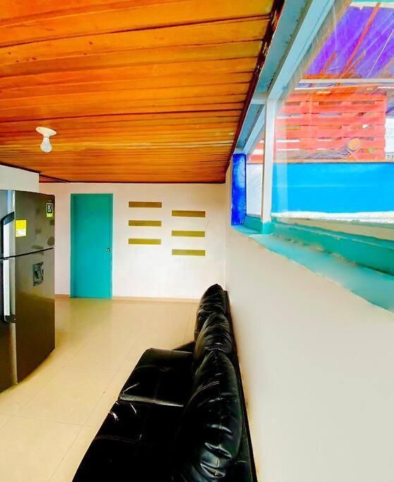 Cozy 5 Bedroom, 6 Bathroom *