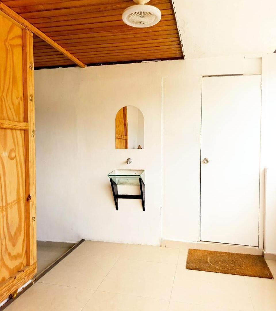 Cozy 5 Bedroom, 6 Bathroom *