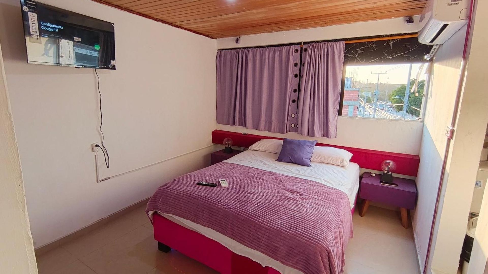Cozy 5 Bedroom, 6 Bathroom *