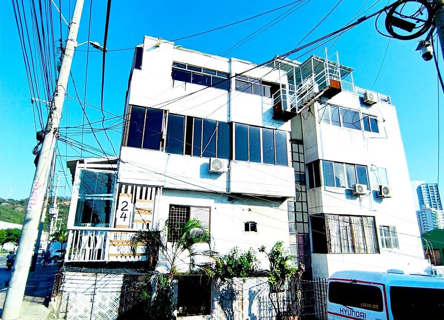 Cozy 5 Bedroom, 6 Bathroom Apartamento