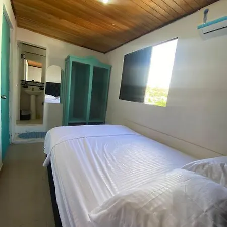 Cozy 5 Bedroom, 6 Bathroom *