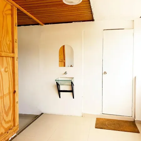 Cozy 5 Bedroom, 6 Bathroom *