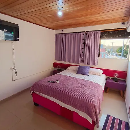 Cozy 5 Bedroom, 6 Bathroom *
