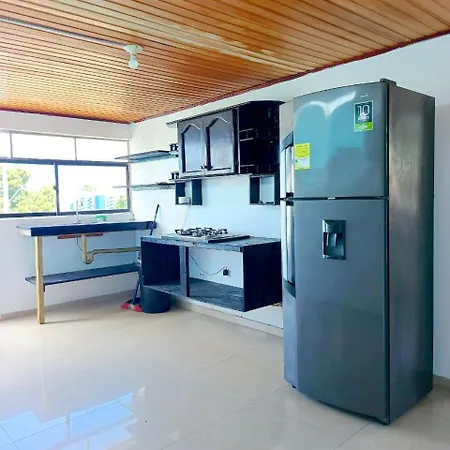Cozy 5 Bedroom, 6 Bathroom Apartamento