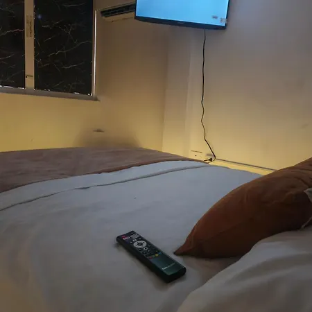 Cozy 5 Bedroom, 6 Bathroom Apartamento